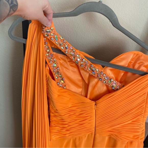 Tony Bowls Evenings Women’s One Shoulder Gown Dress - Picture 7 of 9